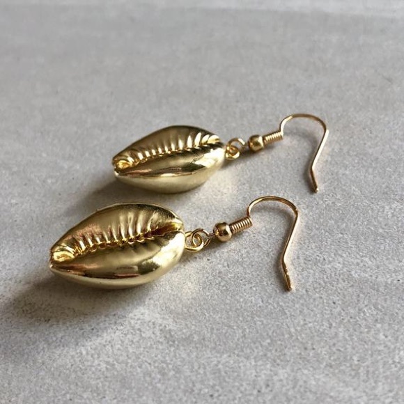 RESTOCKED IN NEW LISTING Cowrie Earrings - Picture 4 of 5